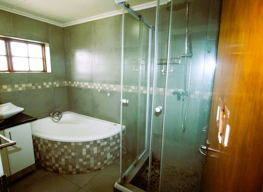 To Let 6 Bedroom Property for Rent in Gonubie Eastern Cape